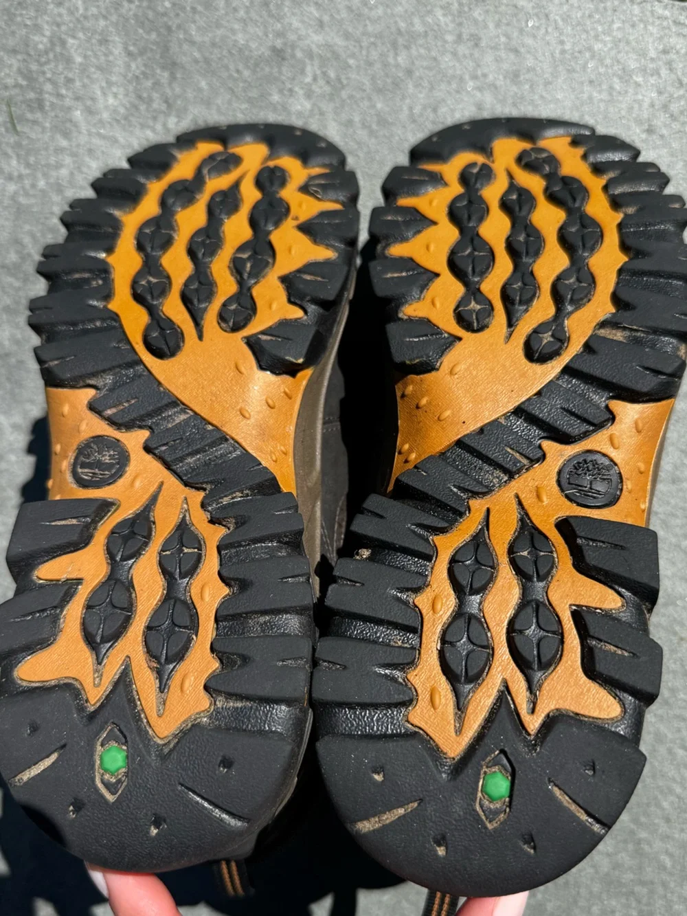 Timberland Kids' Mt. Maddsen Mid Waterproof Hiking Boots size 5.5 Boys